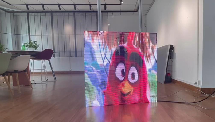 LED透明屏日常該怎樣維護(hù)呢