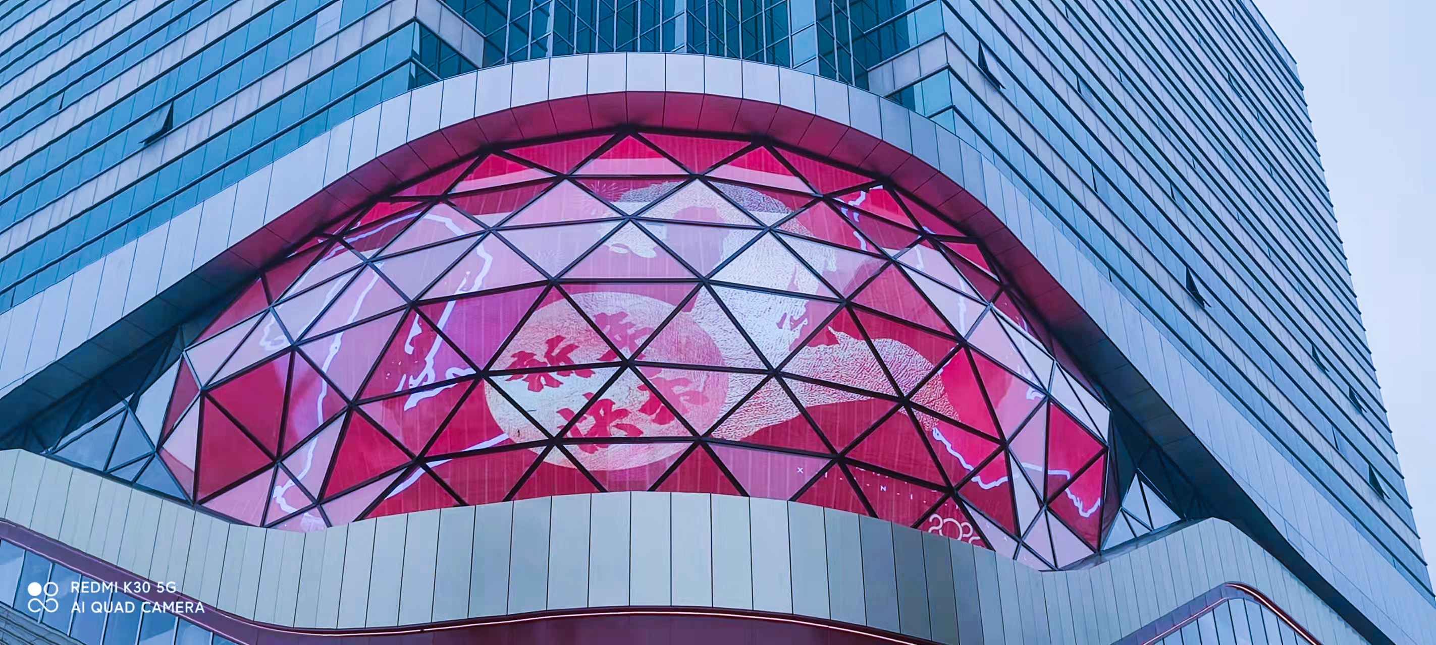 武漢江漢區(qū)江漢步行街透明屏項(xiàng)目