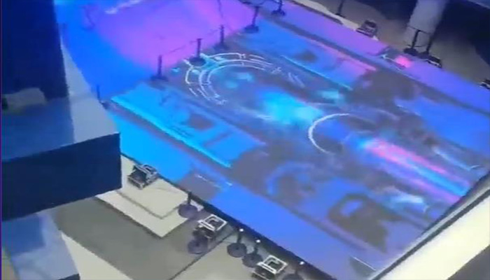 福田某商場(chǎng)透明屏與地磚屏案例