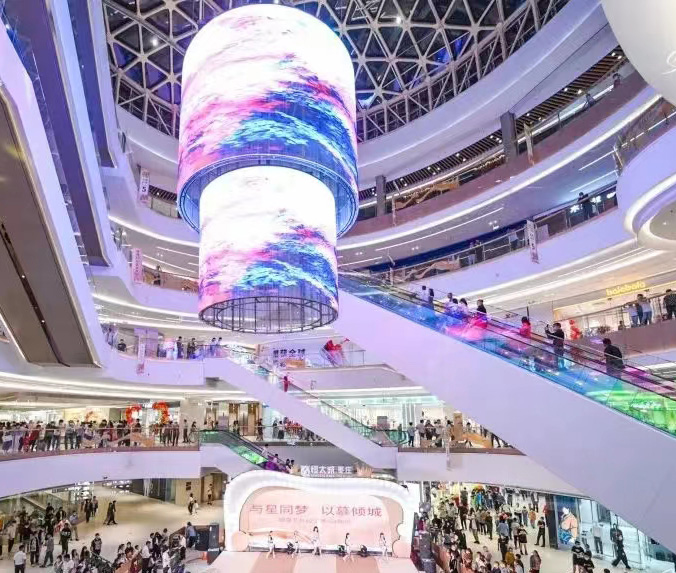 創(chuàng)意定制LED異形透明屏為什么越來(lái)越受到市場(chǎng)青睞？