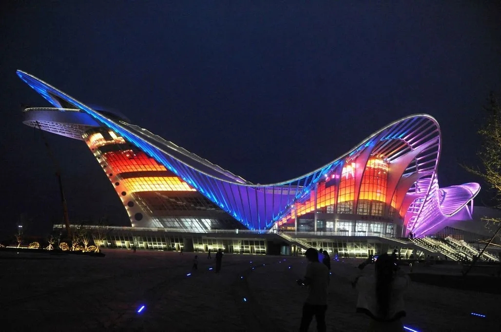 LED格柵屏有什么優(yōu)勢？