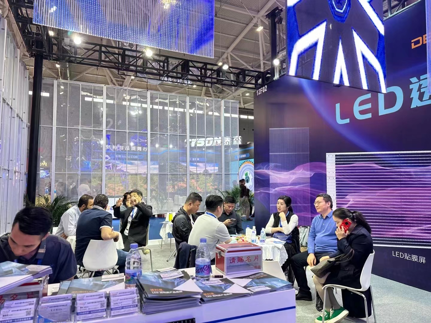 LED貼膜屏有防水的嗎？可以全戶外使用嗎？