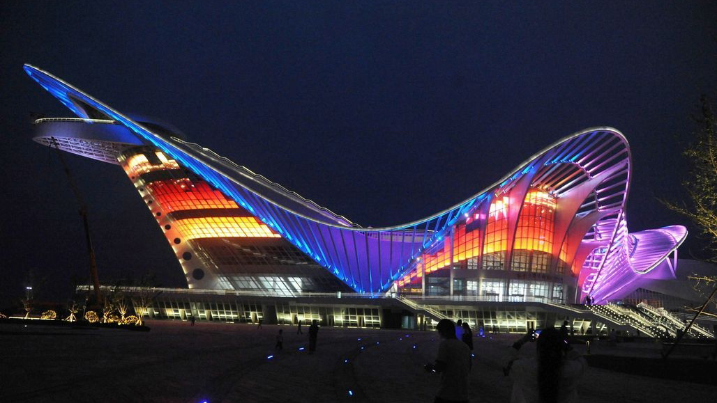 LED格柵透明屏常見的應(yīng)用領(lǐng)域有哪些？