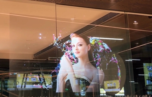 LED透明屏：讓你的產(chǎn)品在展示中脫穎而出