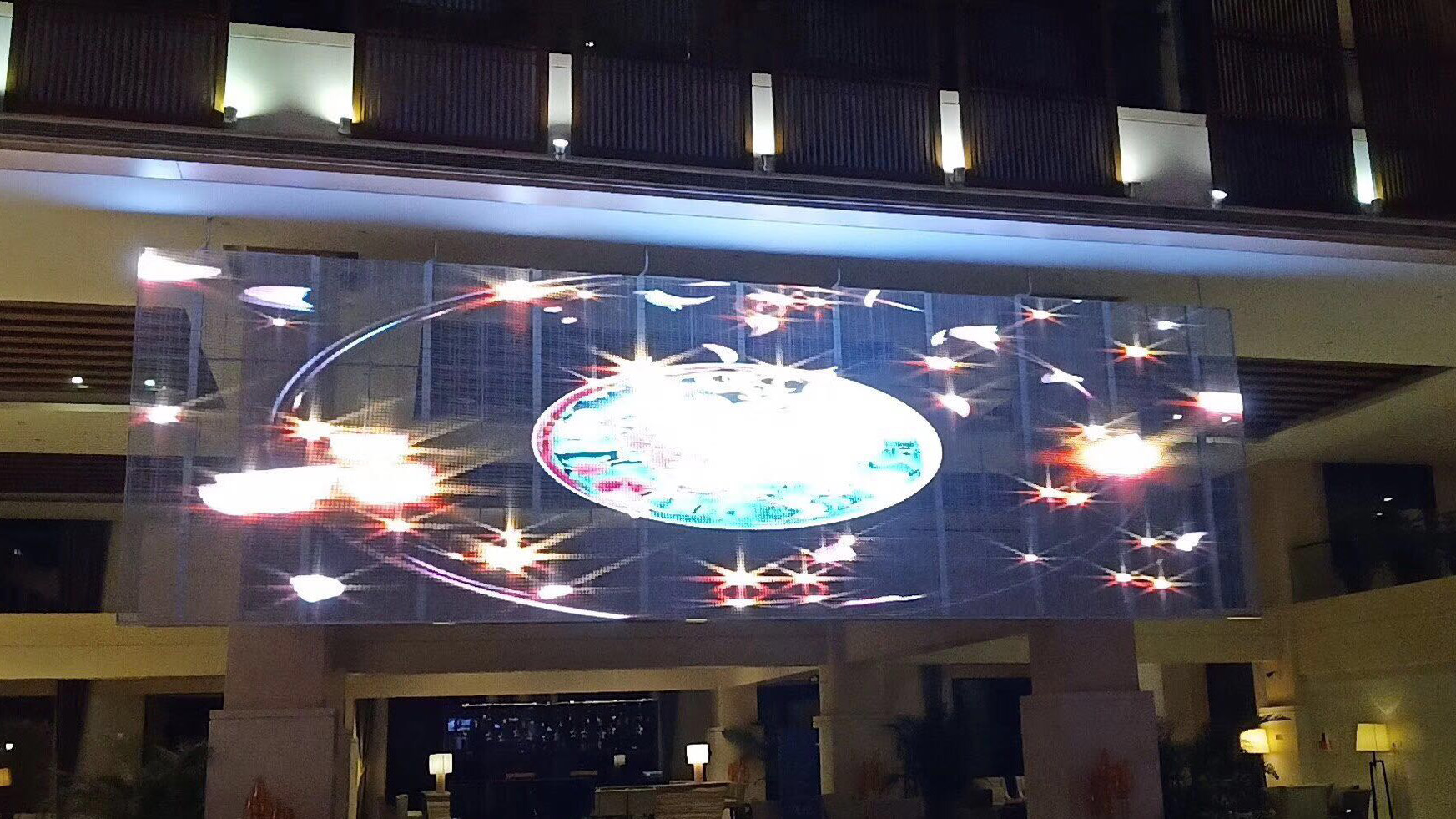 如何用LED透明屏提升餐飲店的吸引力？