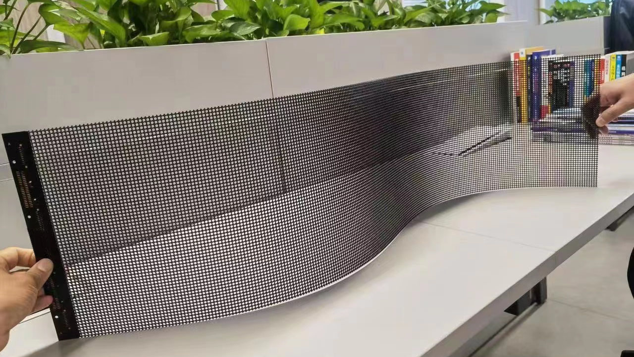 商場吸睛神器！LED全息屏如何讓客流暴漲300%？