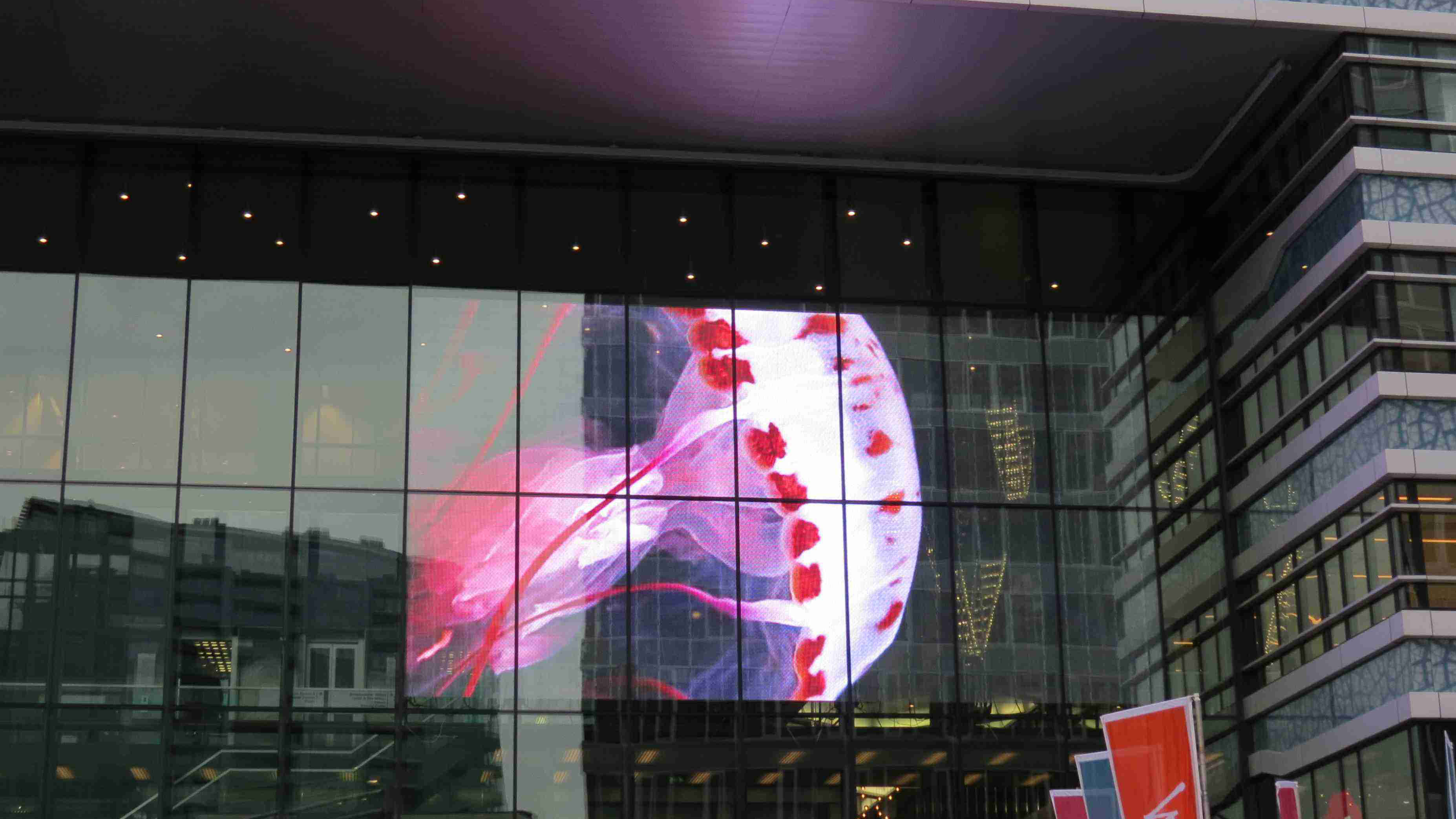 led貼膜屏用在文旅領域怎么樣？