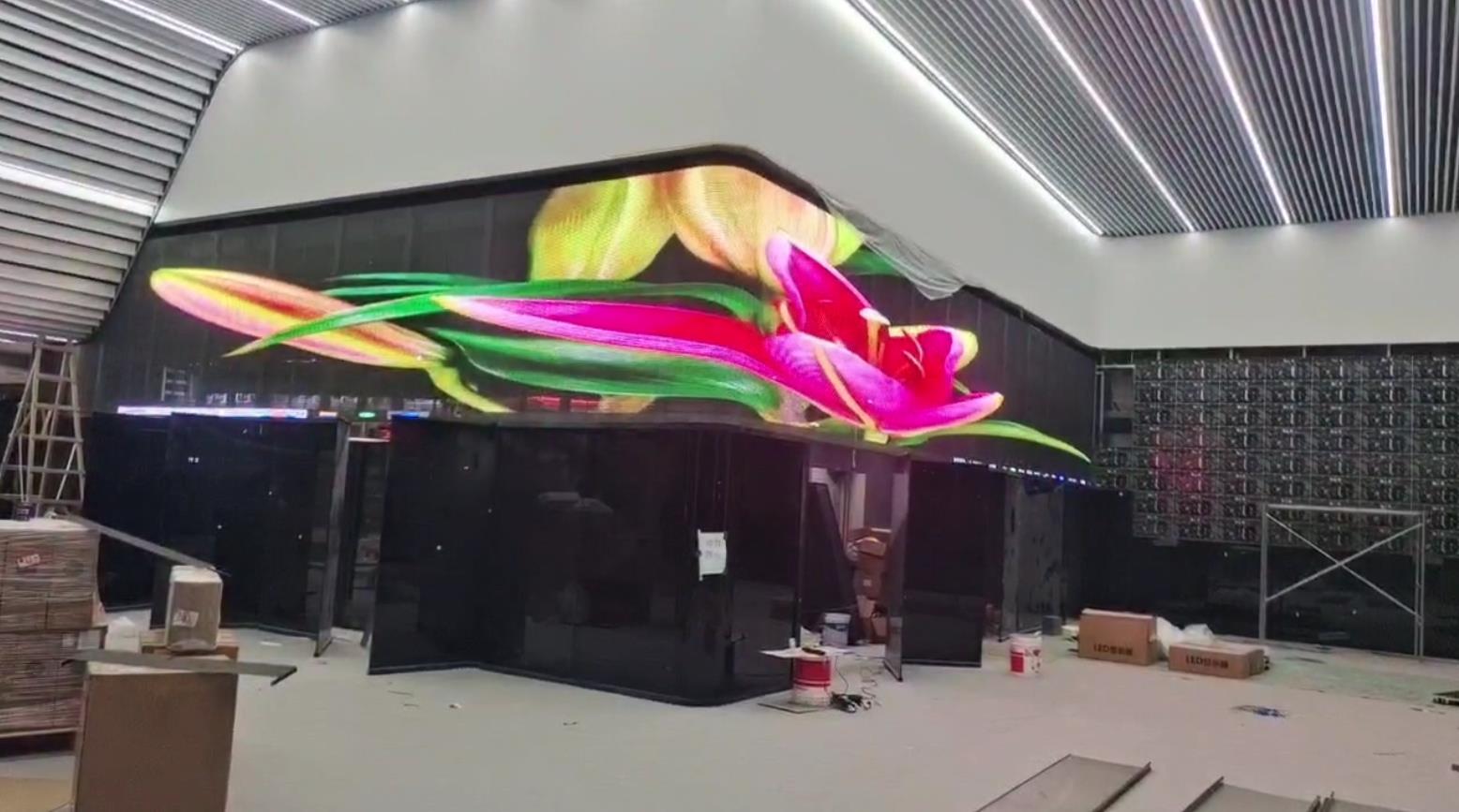 廣州某企業(yè)展廳透明屏案例